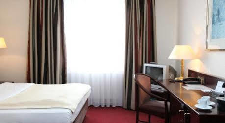 Hotel Wilhelm Busch Norderstedt Buitenkant foto